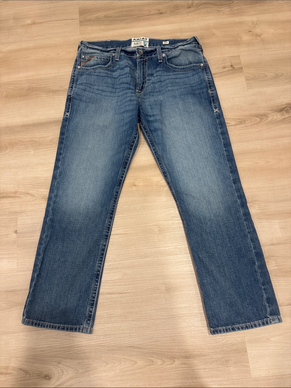 Ariat M7 Men's 38 Waist 30 Leg Slim Fit Straight Cut Medium Wash Blue Jeans
